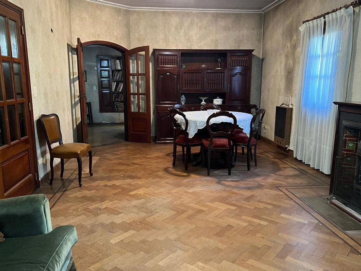 Casona BARRIO INGLÉS 6 amb. muy buena construcción
