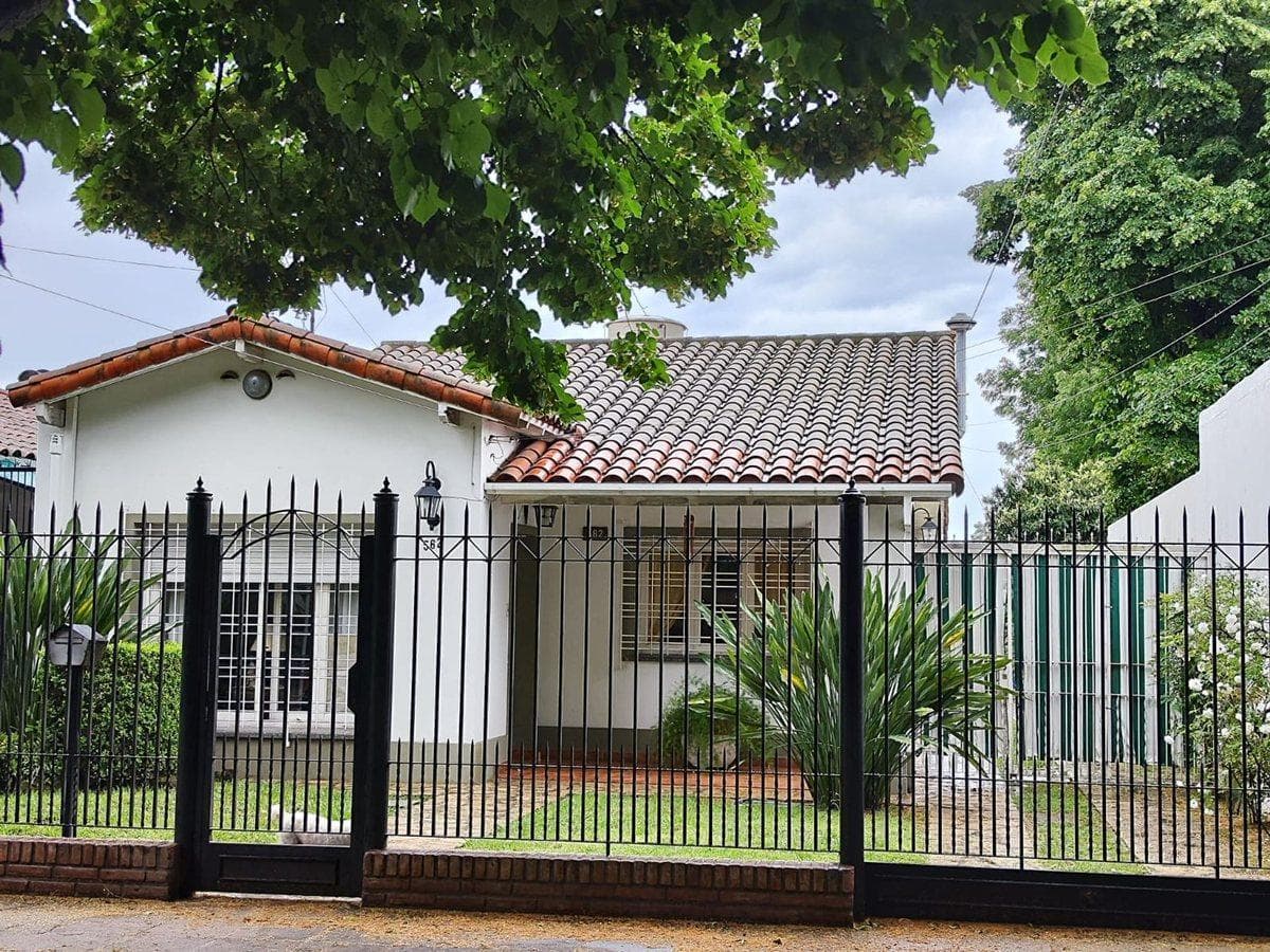 Venta Casa 4 amb. Gran Terreno. APTO CRÉDITO.