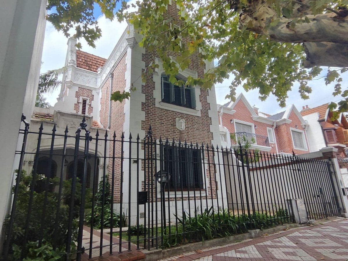 Banfield-Style House, Acevedo 1200 Residential Complex