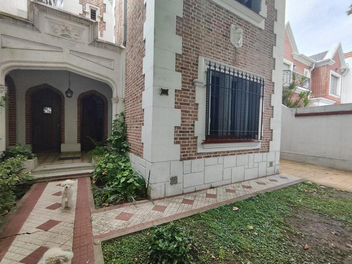 Banfield-Style House, Acevedo 1200 Residential Complex