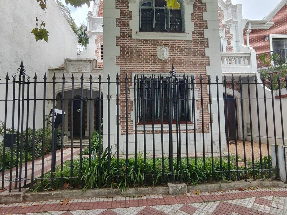Banfield-Style House, Acevedo 1200 Residential Complex
