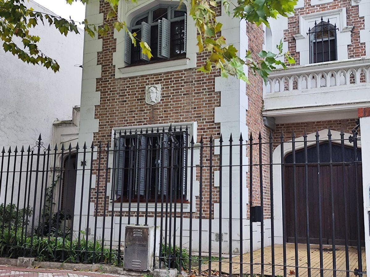 Banfield-Style House, Acevedo 1200 Residential Complex