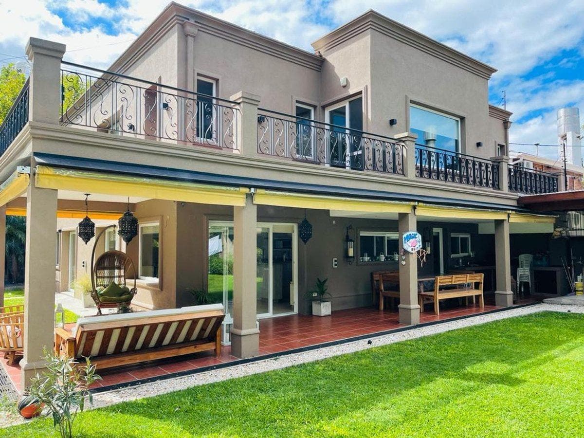 Imponente casa en Adrogue