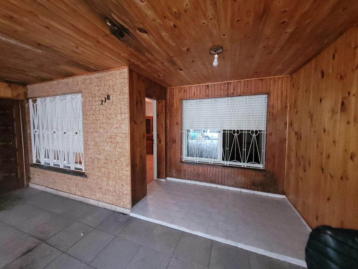 Casa con Local en Venta Temperley