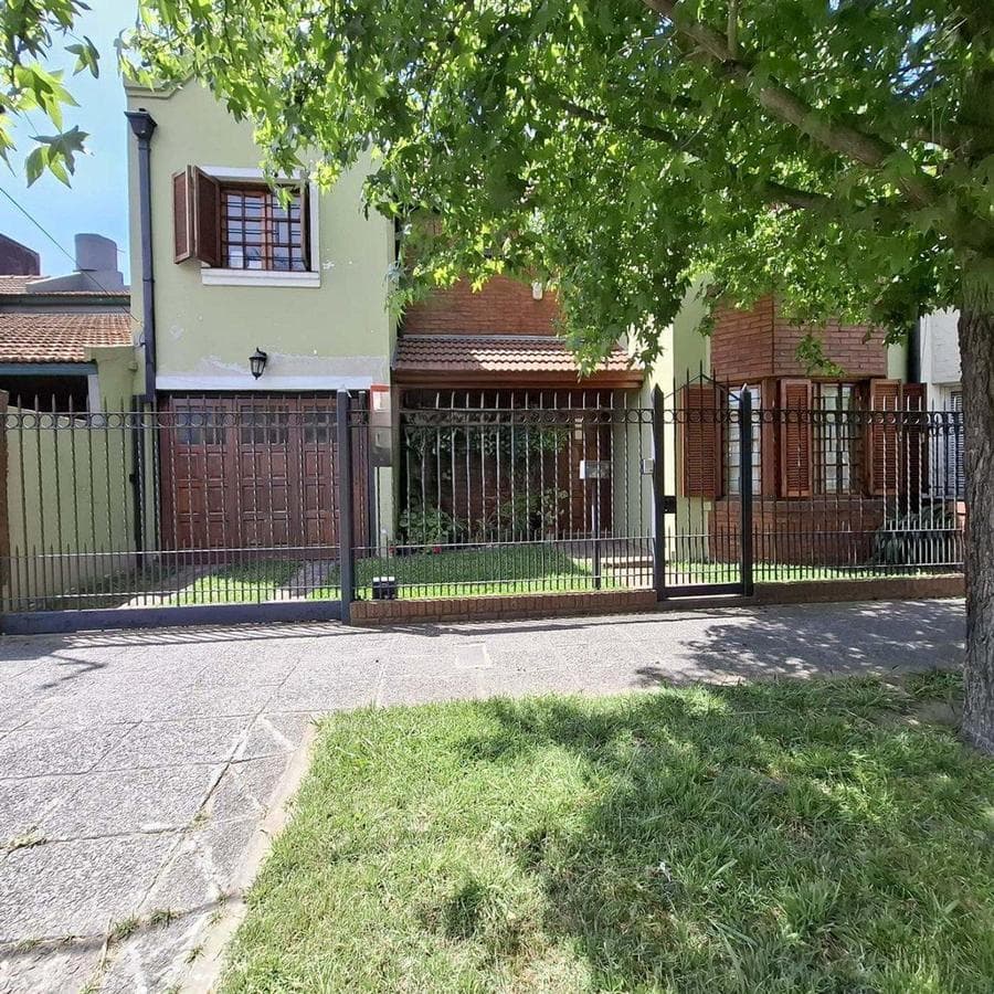 6-Room House for Sale in Adrogué