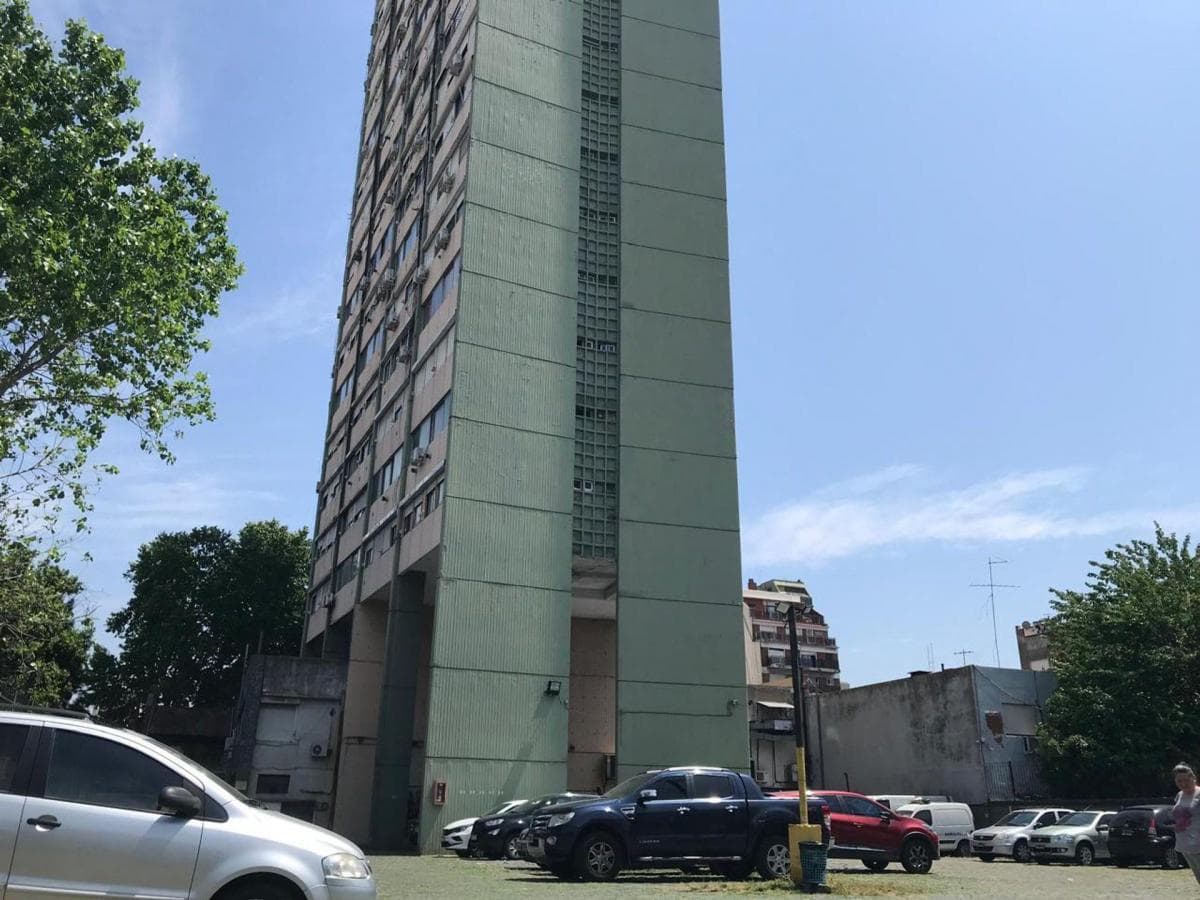 OPPORTUNITY: 2-ROOM APARTMENT TO RENOVATE. LINIERS!