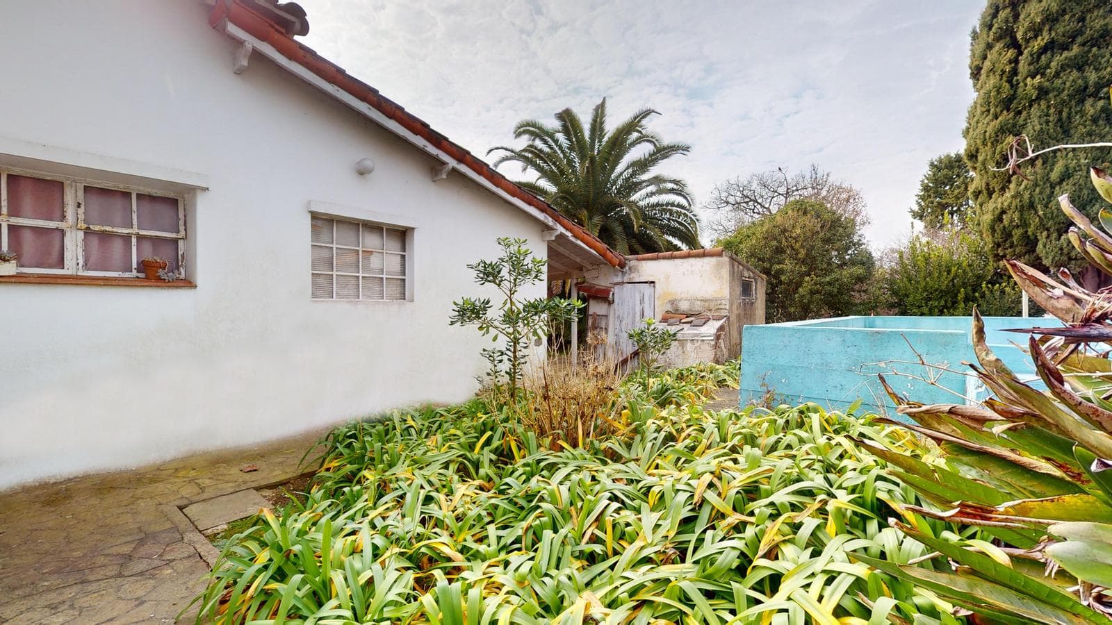 Land for sale: 20 meters wide by 50 meters deep, with all utilities, in Gonnet.