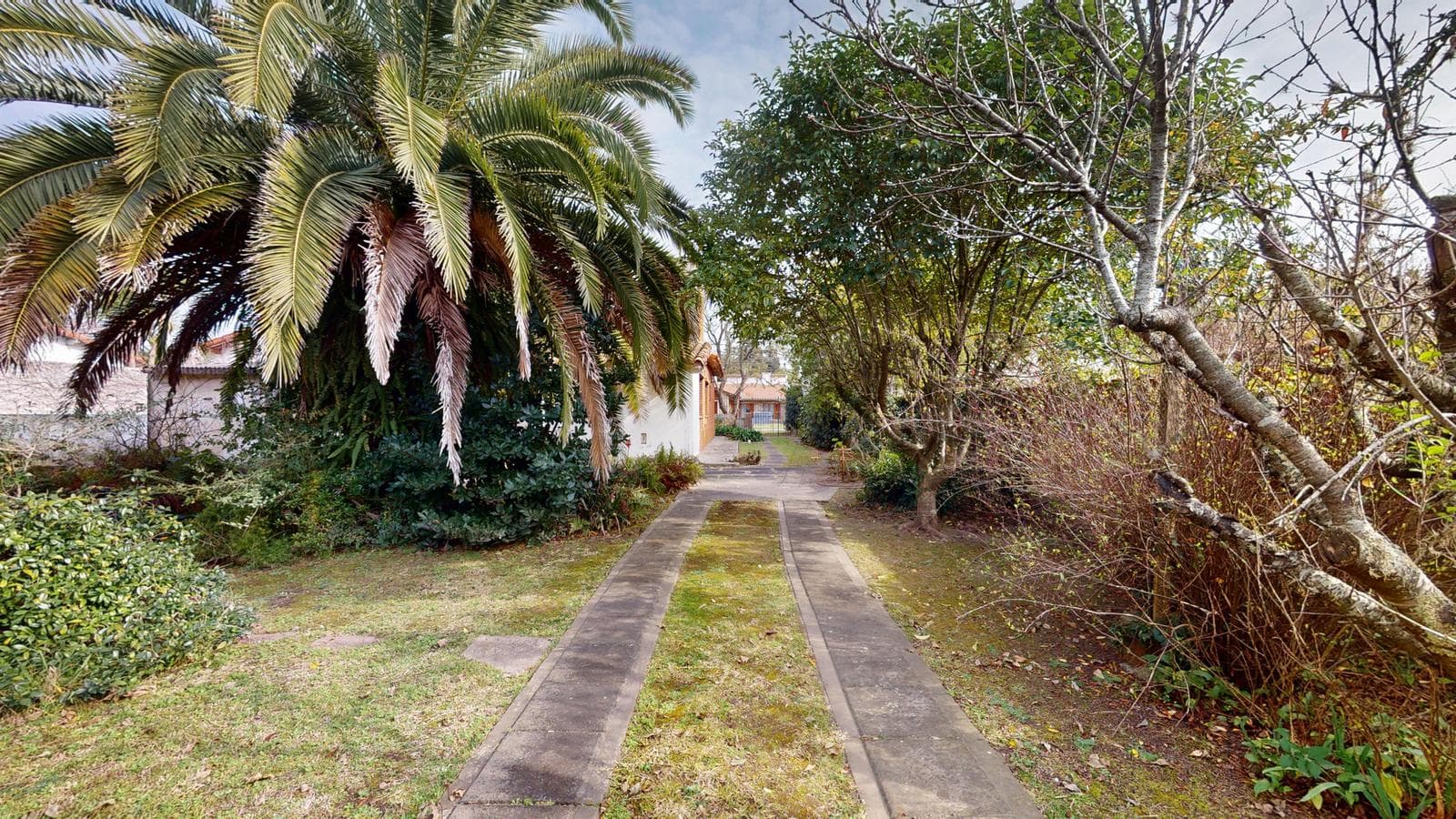 Land for sale: 20 meters wide by 50 meters deep, with all utilities, in Gonnet.