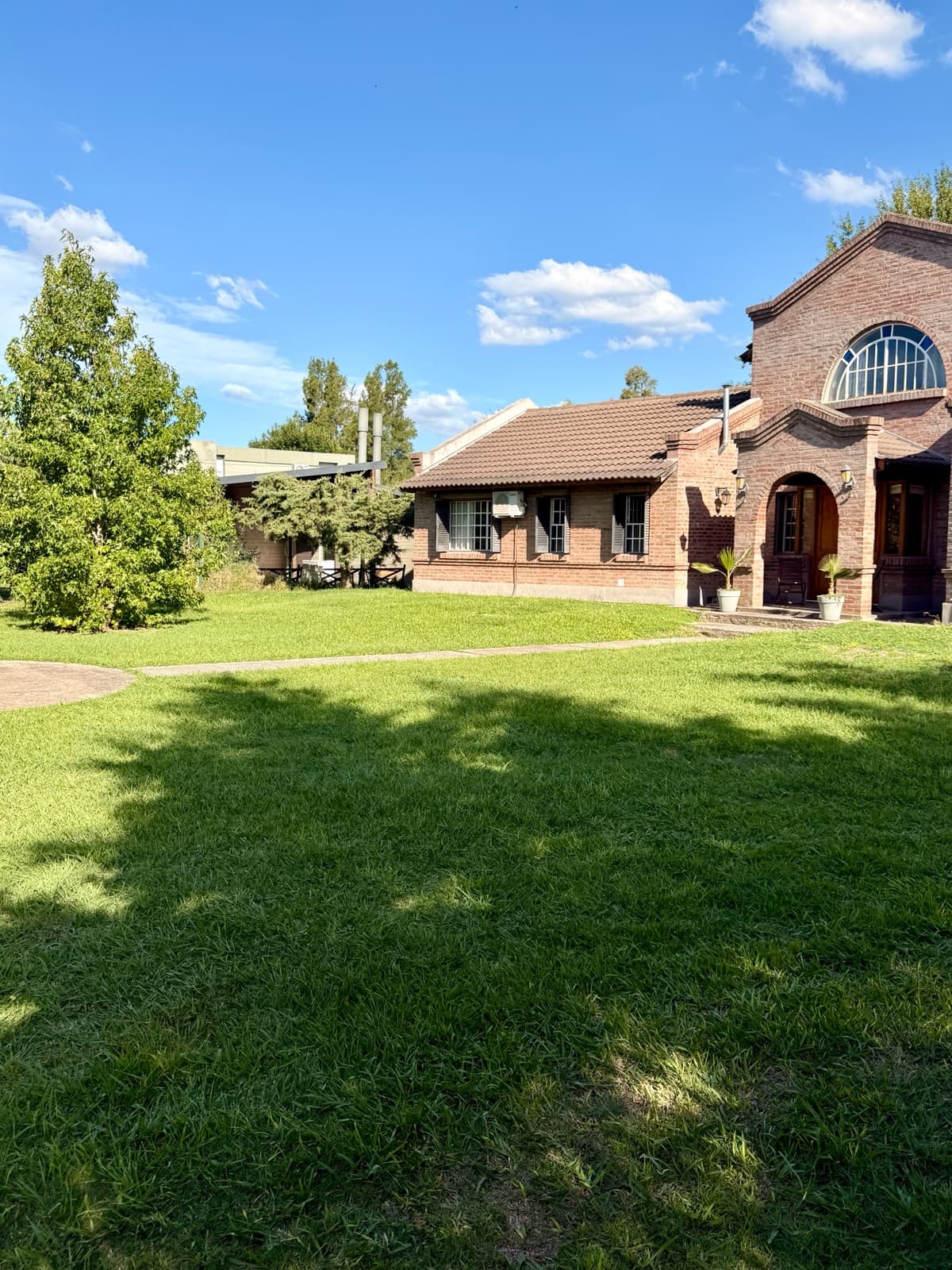3-bedroom house on a 2,000 m² lot, excellent location