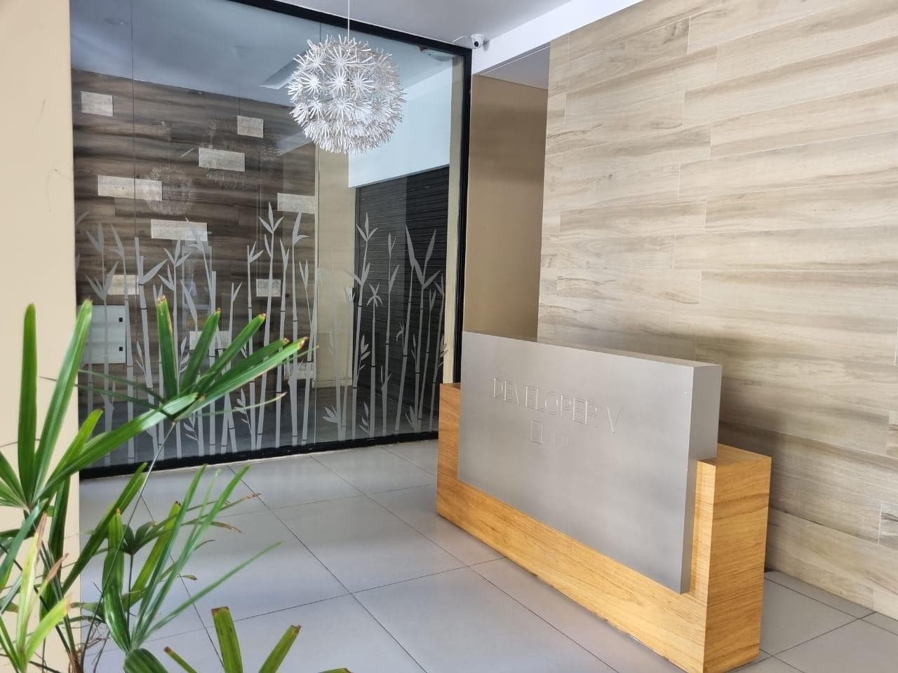 Dpto. 4 ambientes c/ cochera edificio Developer V