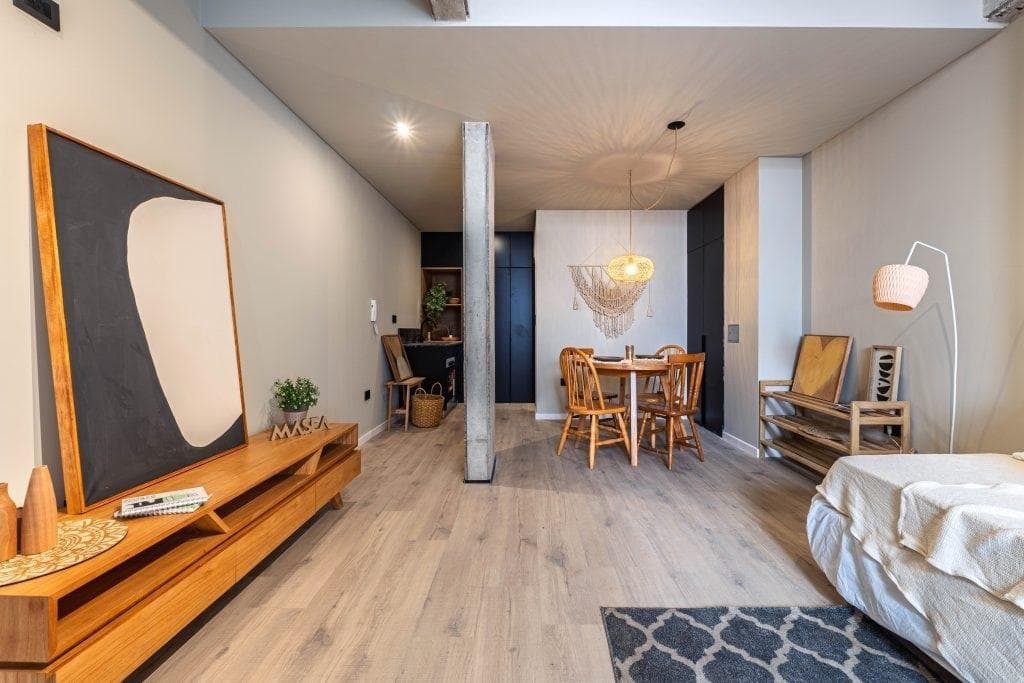 Apartment for Sale: 2-Bedroom with Balcony, Pichincha