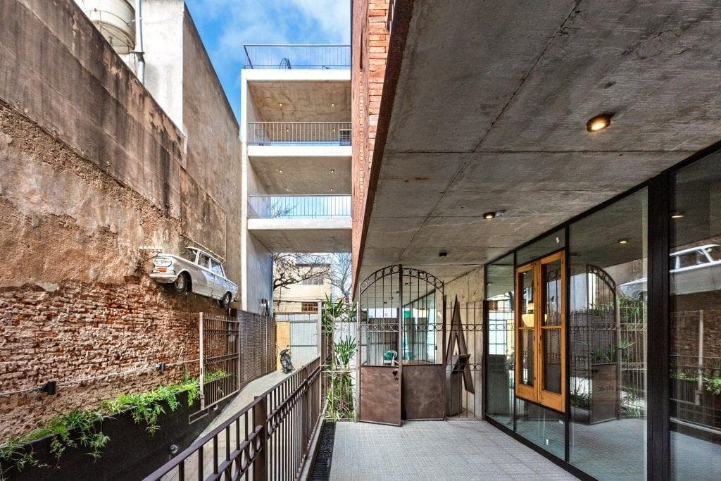 Apartment for Sale: 2-Bedroom with Balcony, Pichincha