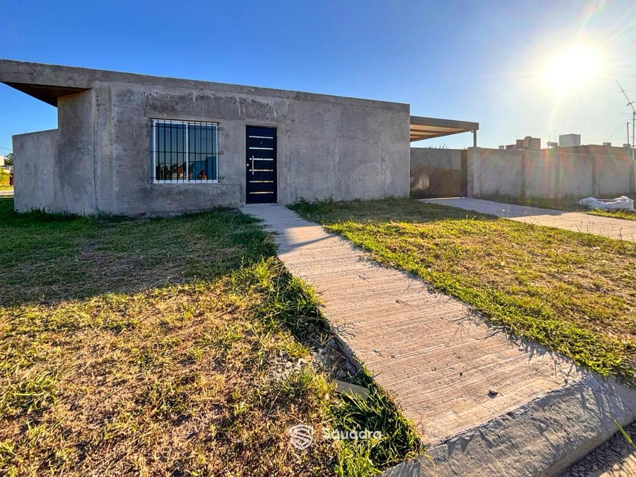 FOR SALE - 2-bedroom house with a porch, barbecue area, and pool - Ibarlucea.