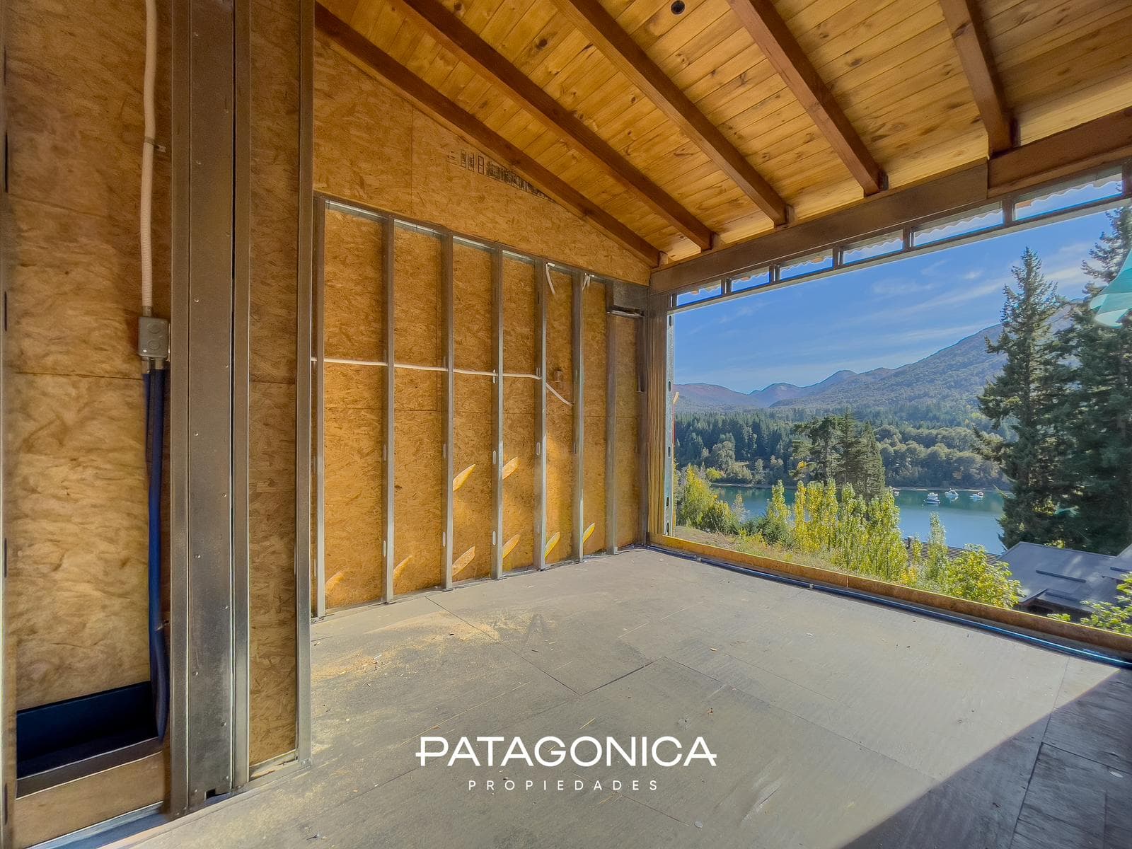 2-room apartment, 63 m², with a view of the lake. 50% down payment and fixed monthly payments