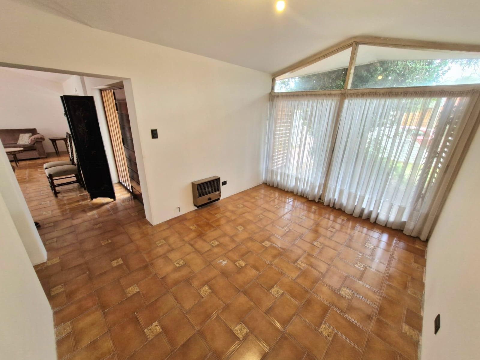 HOUSE FOR SALE IN CERRO DE LAS ROSAS - 4 BEDROOMS - 322 M2 INTERIOR AREA - 595 M2 LOT SIZE