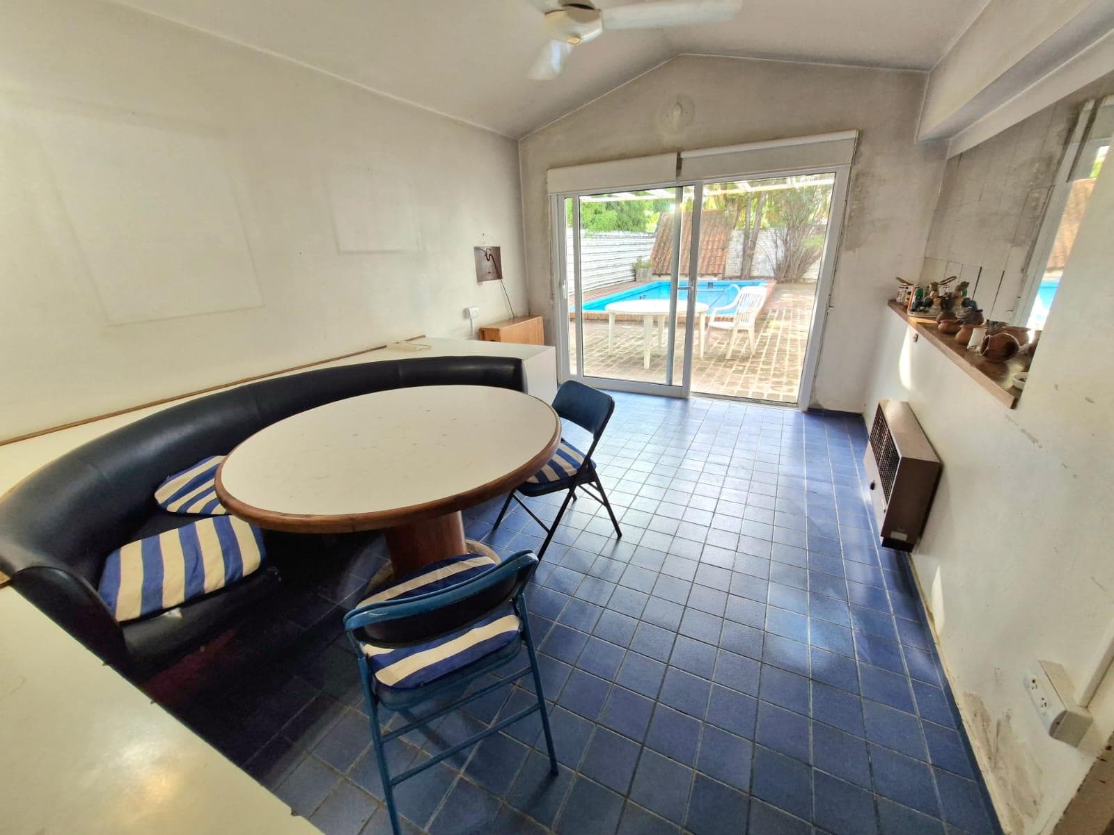 HOUSE FOR SALE IN CERRO DE LAS ROSAS - 4 BEDROOMS - 322 M2 INTERIOR AREA - 595 M2 LOT SIZE