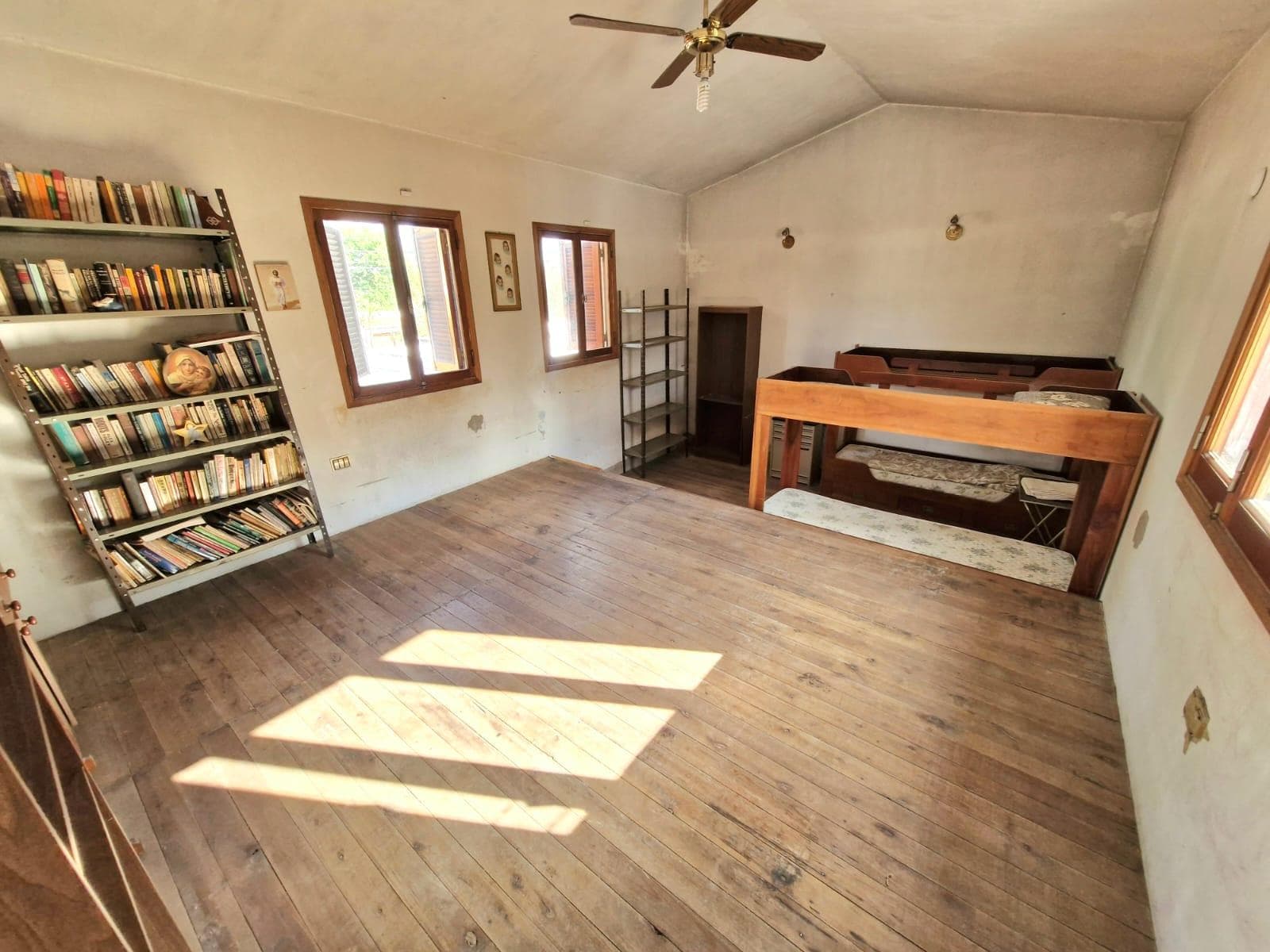 HOUSE FOR SALE IN CERRO DE LAS ROSAS - 4 BEDROOMS - 322 M2 INTERIOR AREA - 595 M2 LOT SIZE