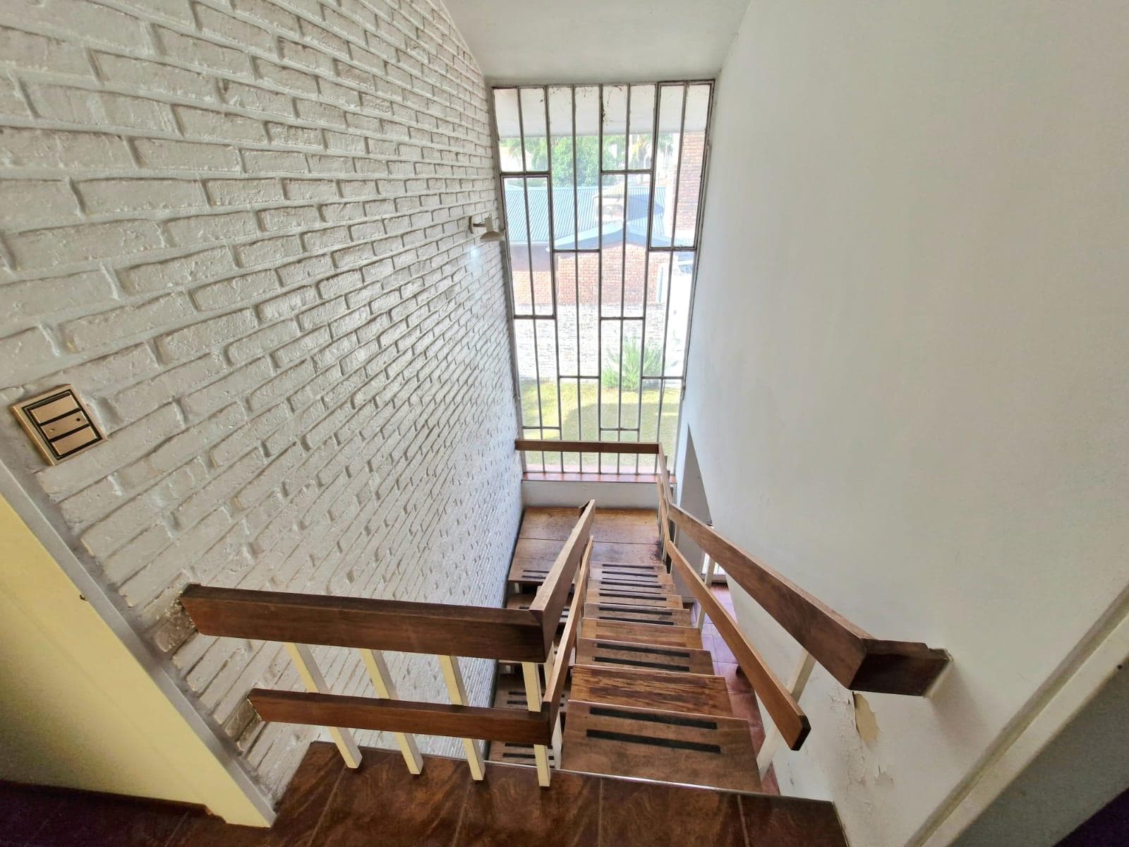 HOUSE FOR SALE IN CERRO DE LAS ROSAS - 4 BEDROOMS - 322 M2 INTERIOR AREA - 595 M2 LOT SIZE