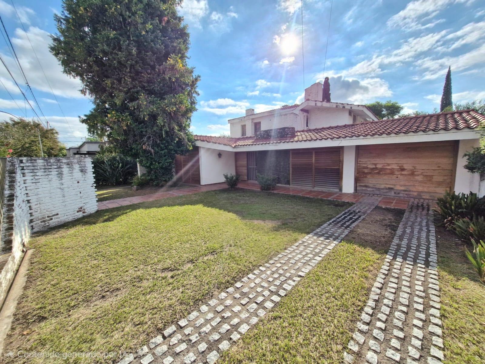HOUSE FOR SALE IN CERRO DE LAS ROSAS - 4 BEDROOMS - 322 M2 INTERIOR AREA - 595 M2 LOT SIZE