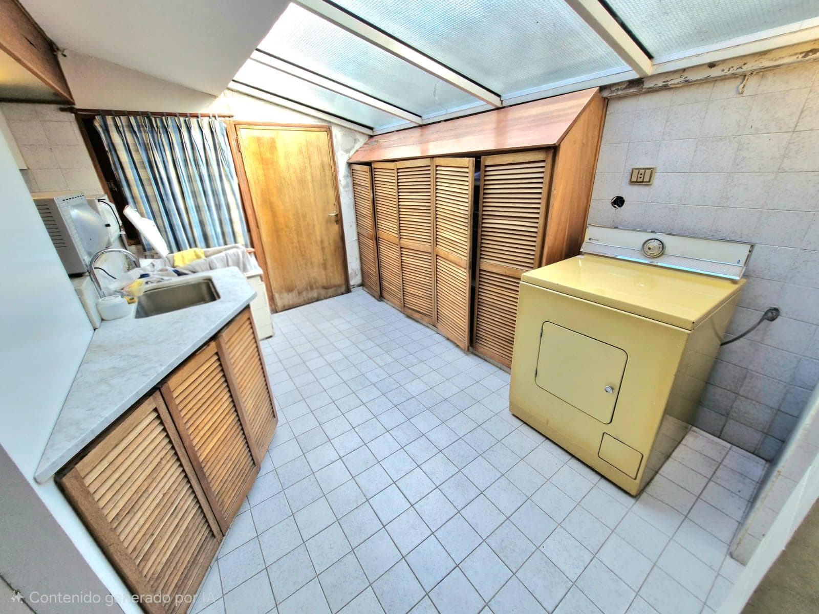 HOUSE FOR SALE IN CERRO DE LAS ROSAS - 4 BEDROOMS - 322 M2 INTERIOR AREA - 595 M2 LOT SIZE