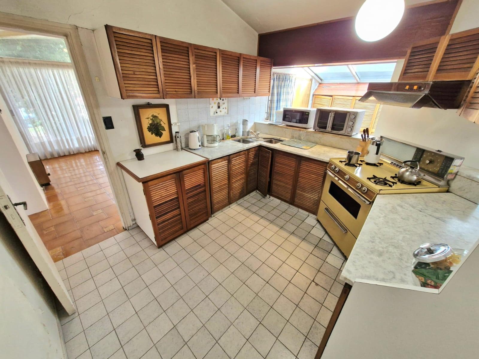 HOUSE FOR SALE IN CERRO DE LAS ROSAS - 4 BEDROOMS - 322 M2 INTERIOR AREA - 595 M2 LOT SIZE