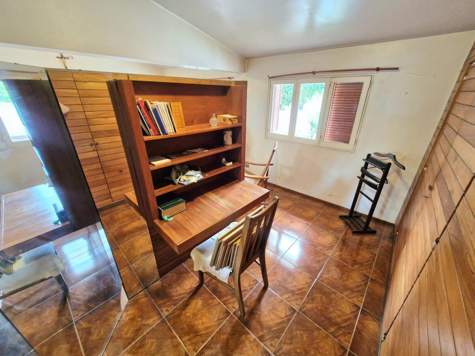 HOUSE FOR SALE IN CERRO DE LAS ROSAS - 4 BEDROOMS - 322 M2 INTERIOR AREA - 595 M2 LOT SIZE