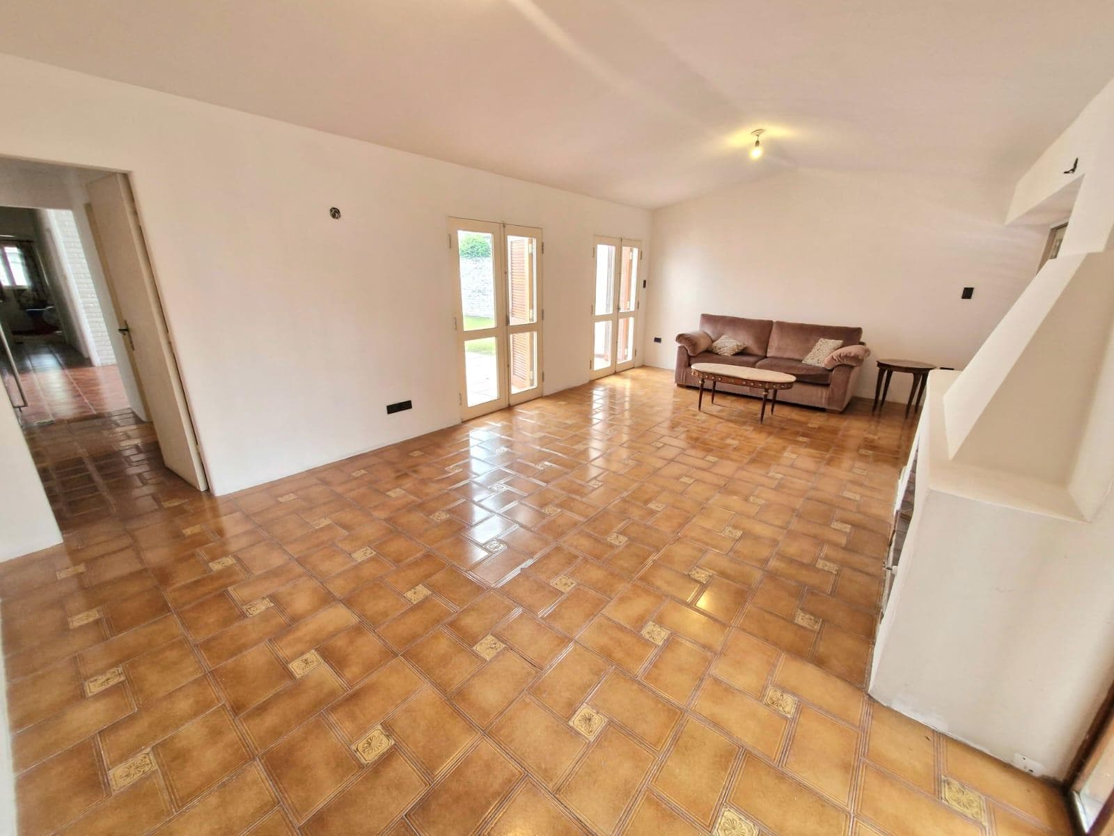 HOUSE FOR SALE IN CERRO DE LAS ROSAS - 4 BEDROOMS - 322 M2 INTERIOR AREA - 595 M2 LOT SIZE