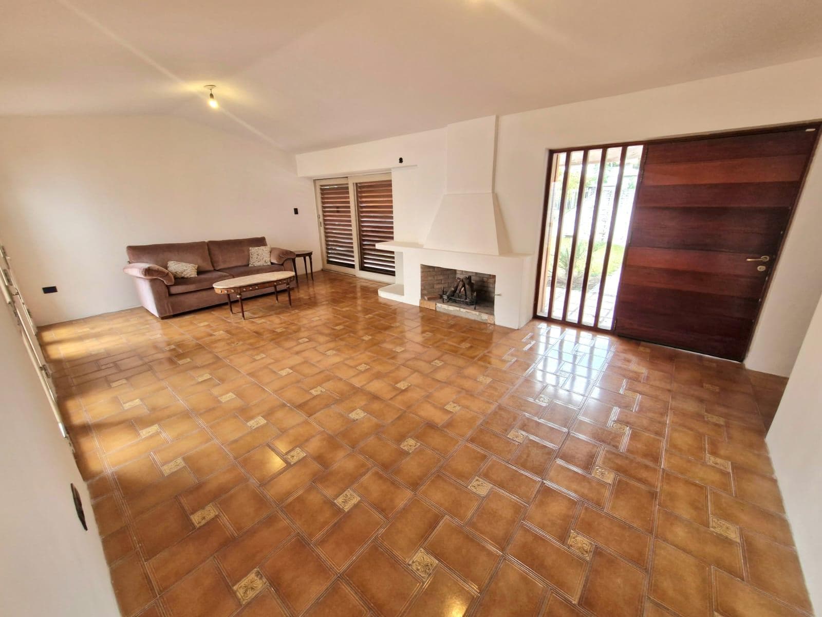 HOUSE FOR SALE IN CERRO DE LAS ROSAS - 4 BEDROOMS - 322 M2 INTERIOR AREA - 595 M2 LOT SIZE