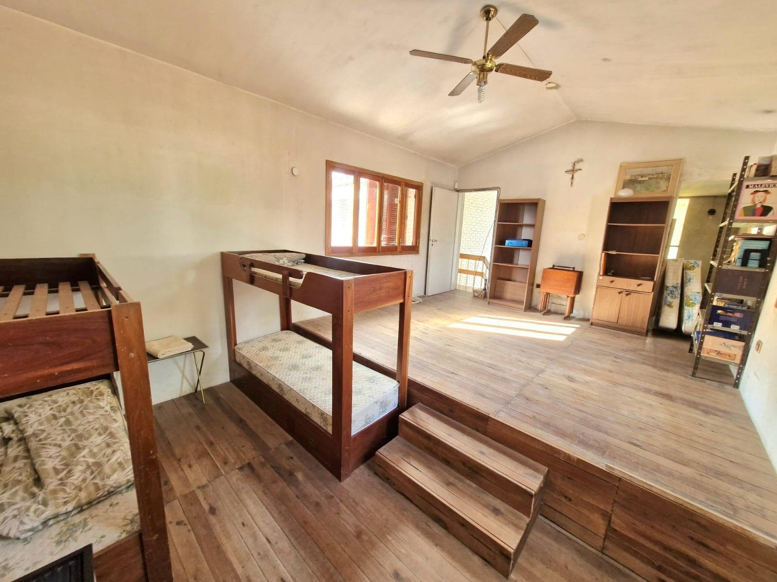 HOUSE FOR SALE IN CERRO DE LAS ROSAS - 4 BEDROOMS - 322 M2 INTERIOR AREA - 595 M2 LOT SIZE