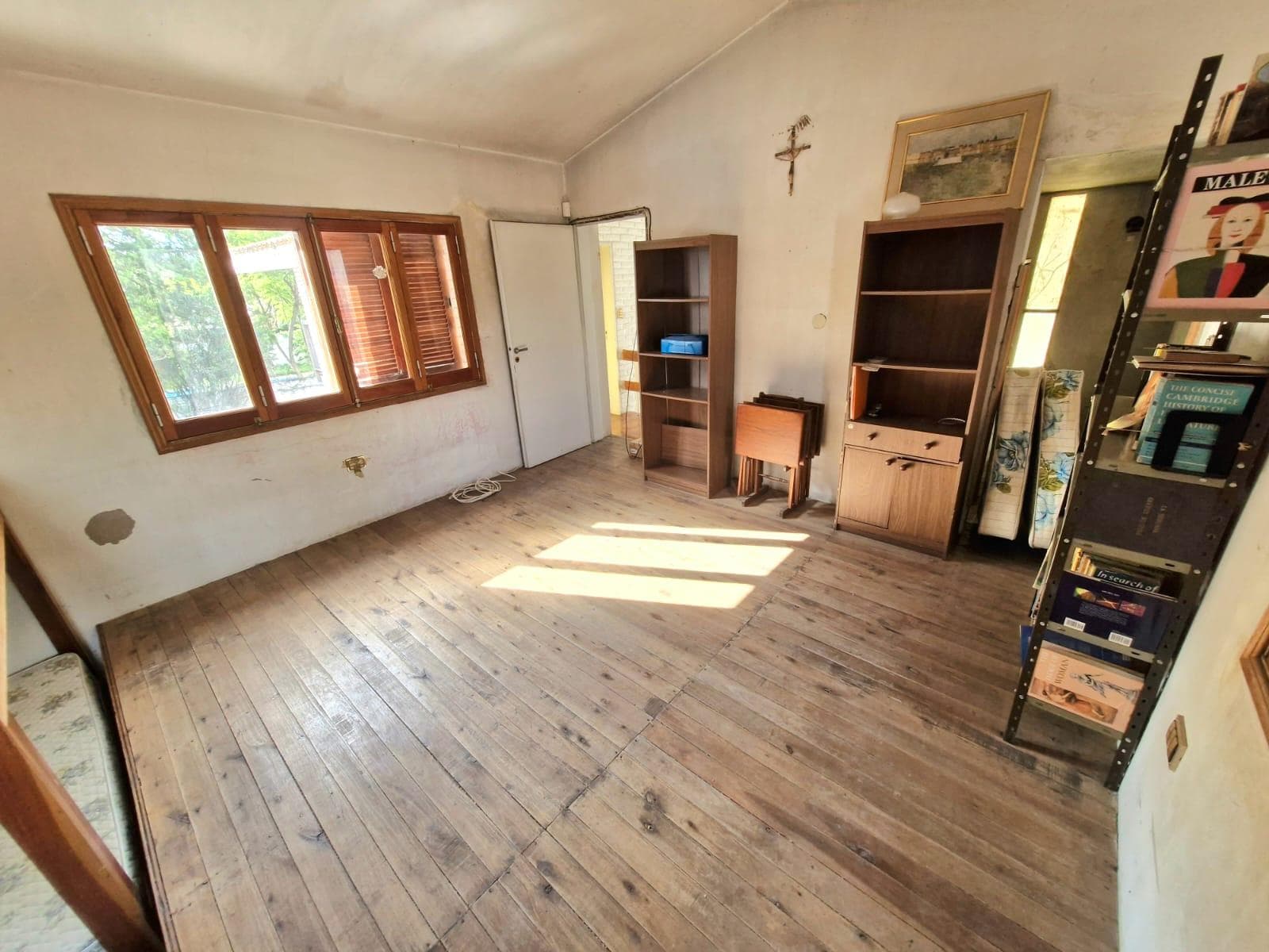 HOUSE FOR SALE IN CERRO DE LAS ROSAS - 4 BEDROOMS - 322 M2 INTERIOR AREA - 595 M2 LOT SIZE