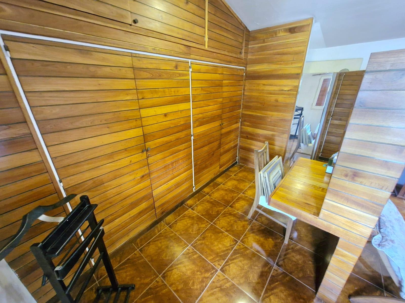 HOUSE FOR SALE IN CERRO DE LAS ROSAS - 4 BEDROOMS - 322 M2 INTERIOR AREA - 595 M2 LOT SIZE