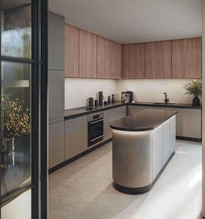 For Sale: 3-Bedroom House with Hallway, Renovated by a Designer. Pichincha