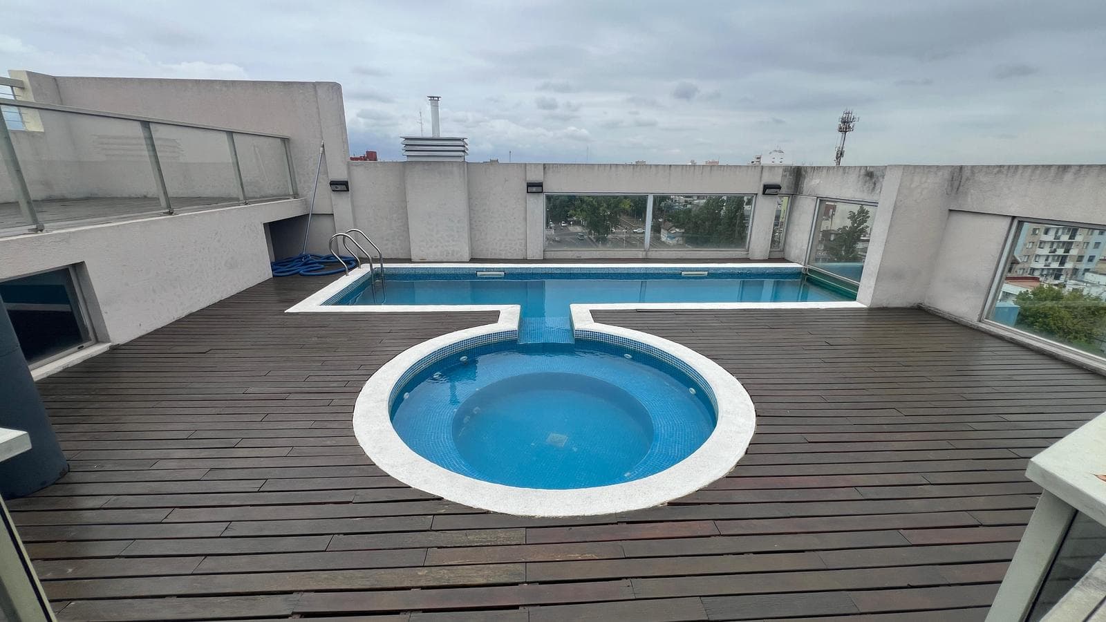 For Sale with Rental Income: 2-room apartment with full amenities in Haedo