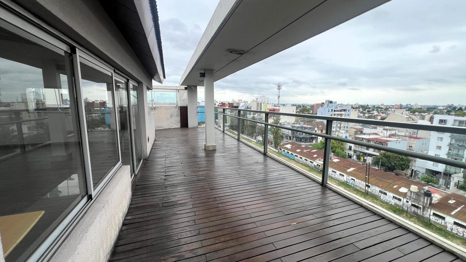 For Sale with Rental Income: 2-room apartment with full amenities in Haedo
