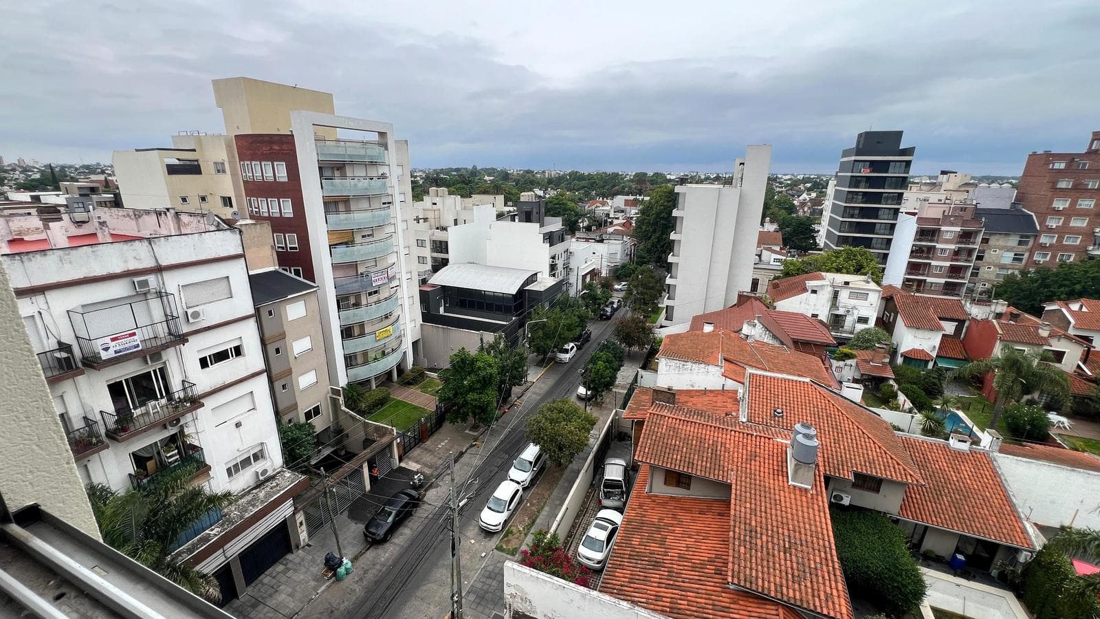 For Sale with Rental Income: 2-room apartment with full amenities in Haedo