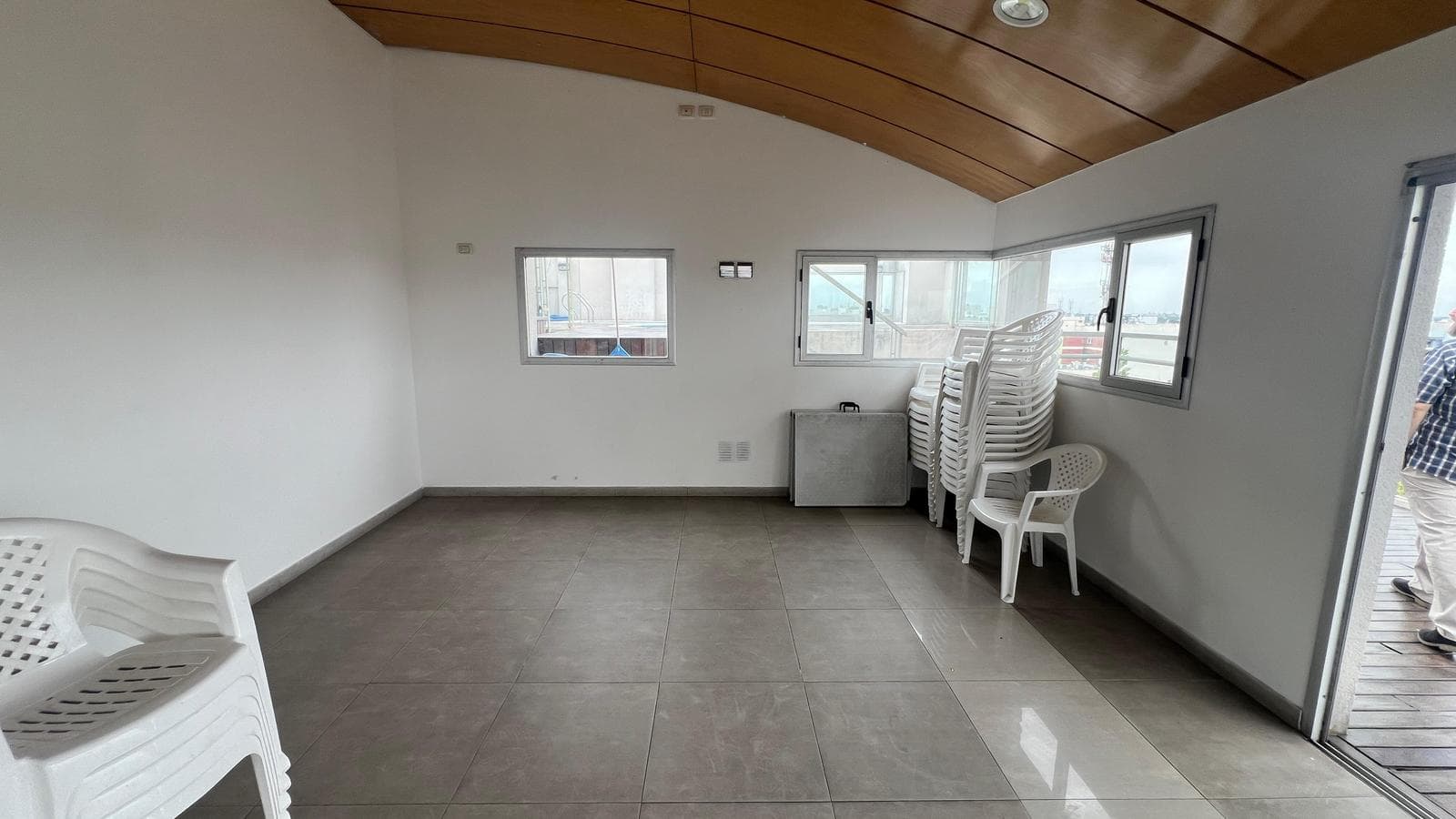 For Sale with Rental Income: 2-room apartment with full amenities in Haedo