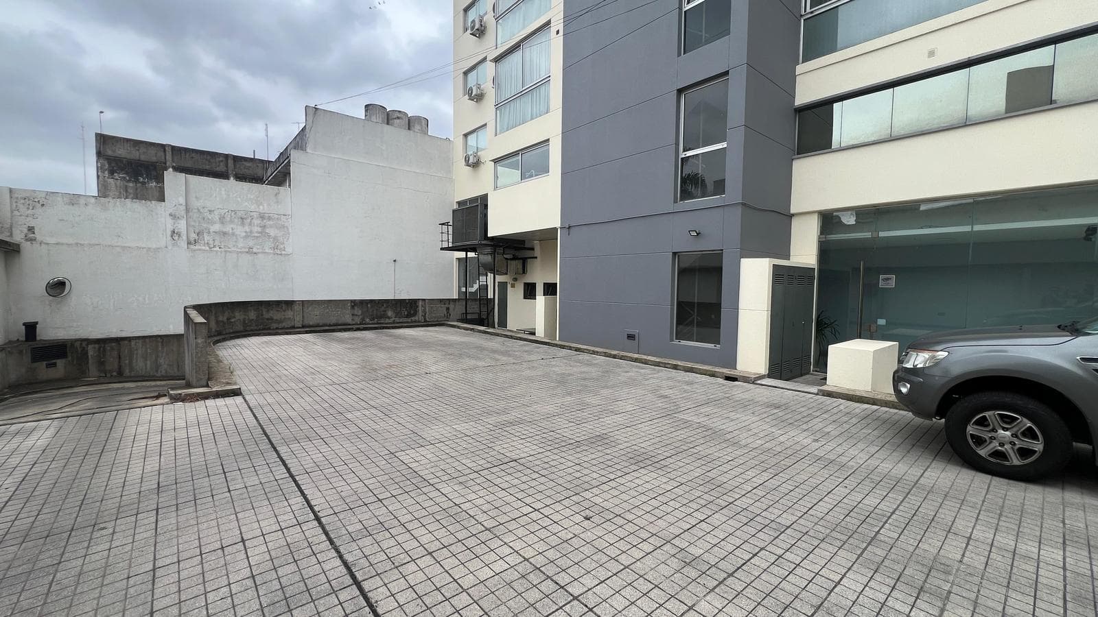 For Sale with Rental Income: 2-room apartment with full amenities in Haedo