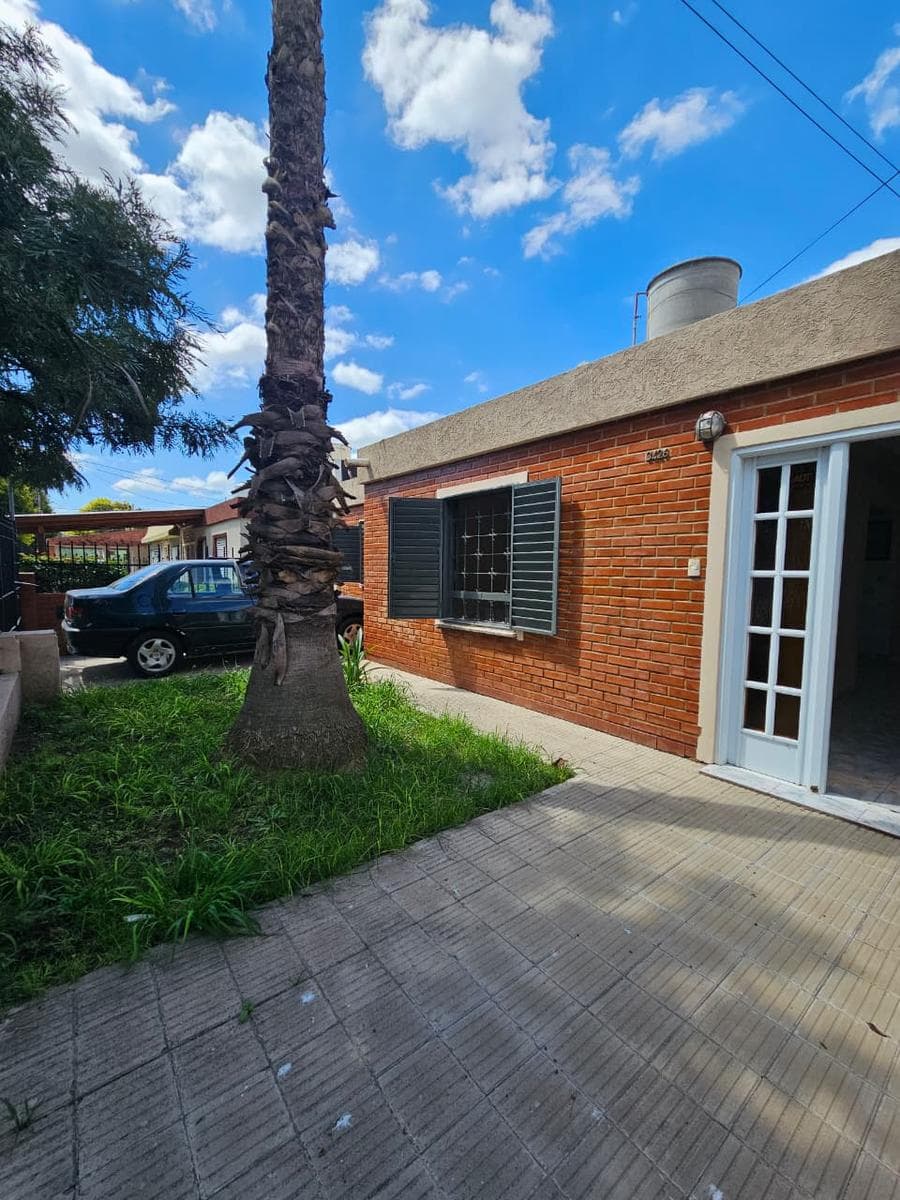 2-Bedroom House for Sale with Double Garage and Patio in Alta Córdoba