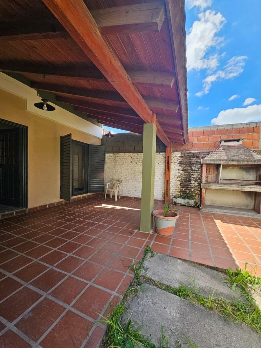 2-Bedroom House for Sale with Double Garage and Patio in Alta Córdoba