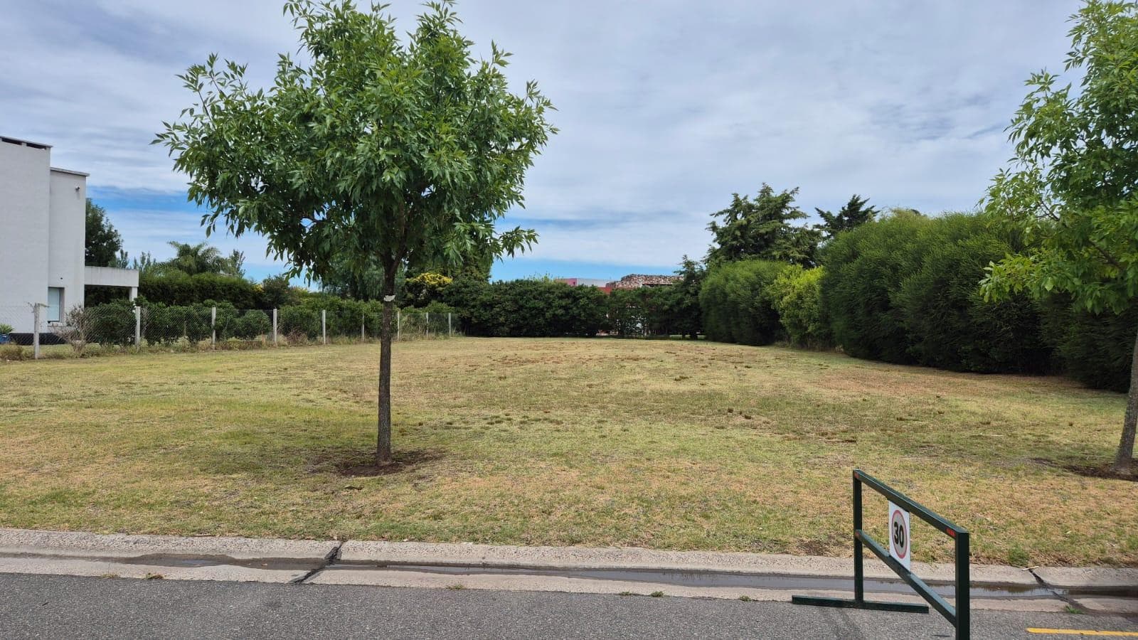 Interior Lot with Approved Building Plan in San Francisco - Villanueva