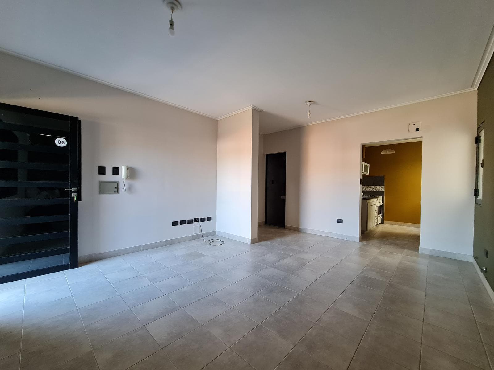 Gran Estar Comedor, Cocina Lavadero Independiente, un Baño con Bañera, Dormitorio con Placard
