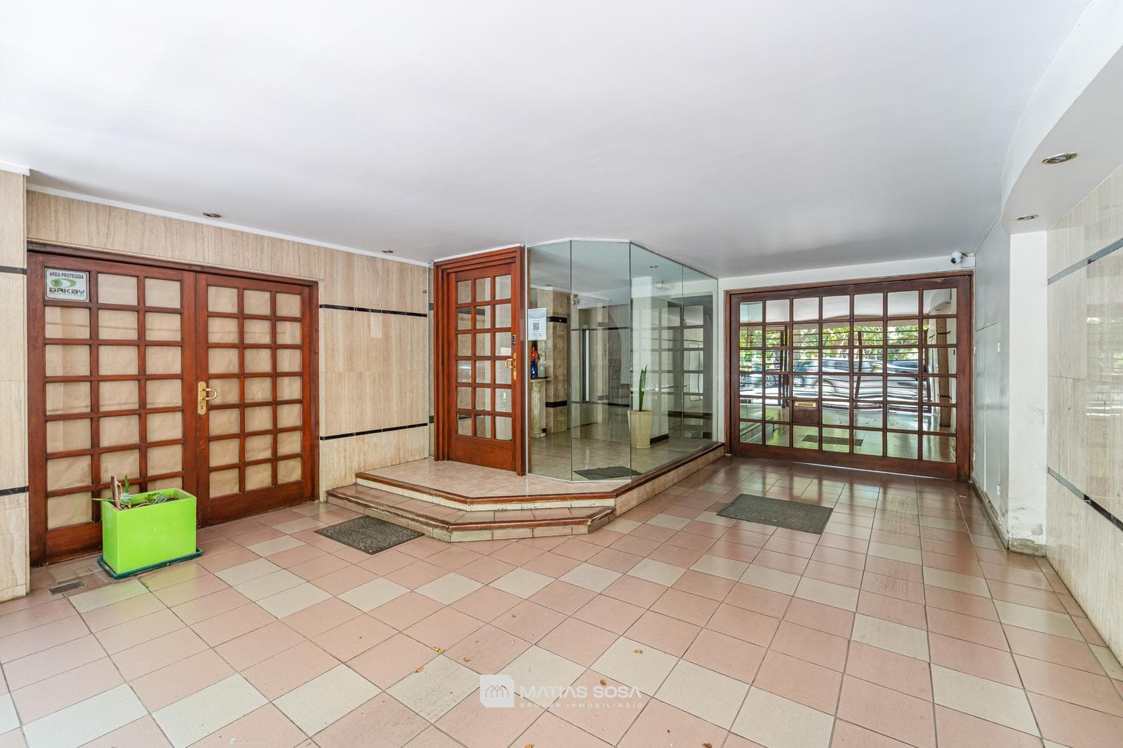 For Sale - Apartment - 3 Rooms – In Impeccable Condition - Plaza Rocha - Financing Available