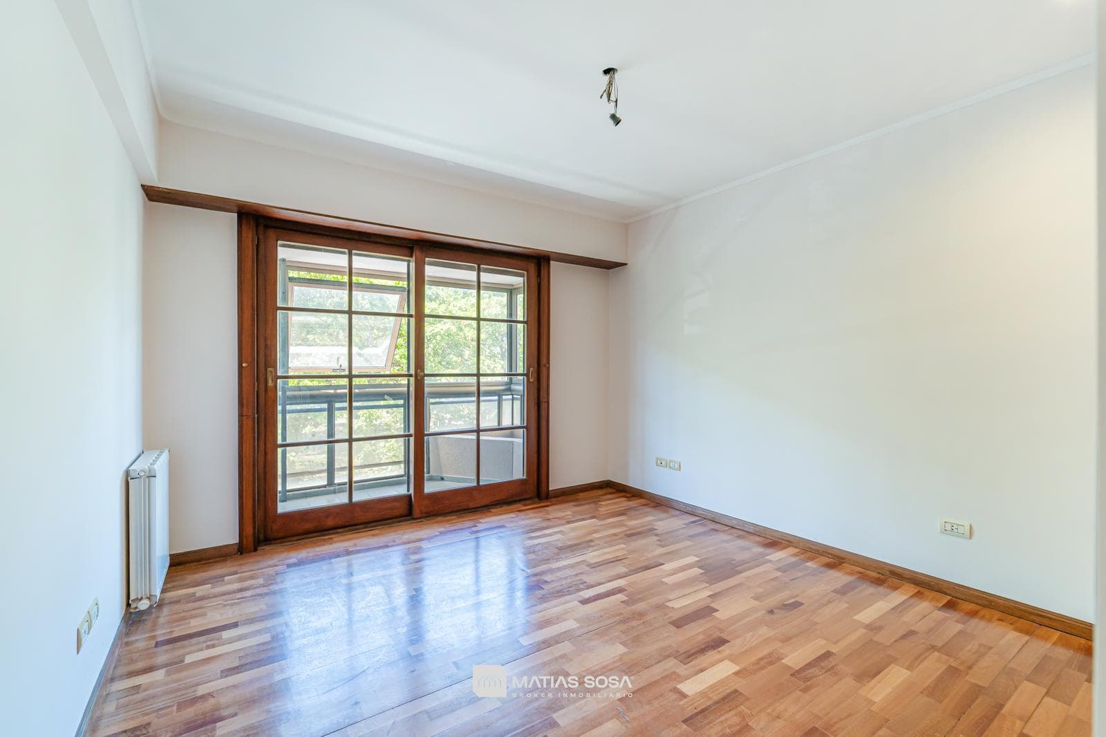 For Sale - Apartment - 3 Rooms – In Impeccable Condition - Plaza Rocha - Financing Available