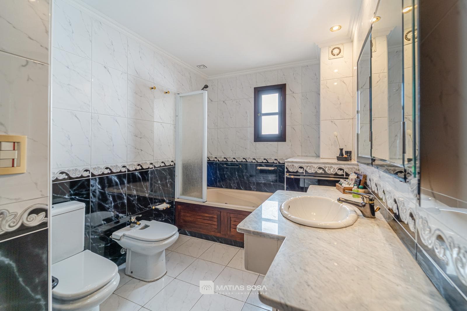 For Sale - Apartment - 3 Rooms – In Impeccable Condition - Plaza Rocha - Financing Available