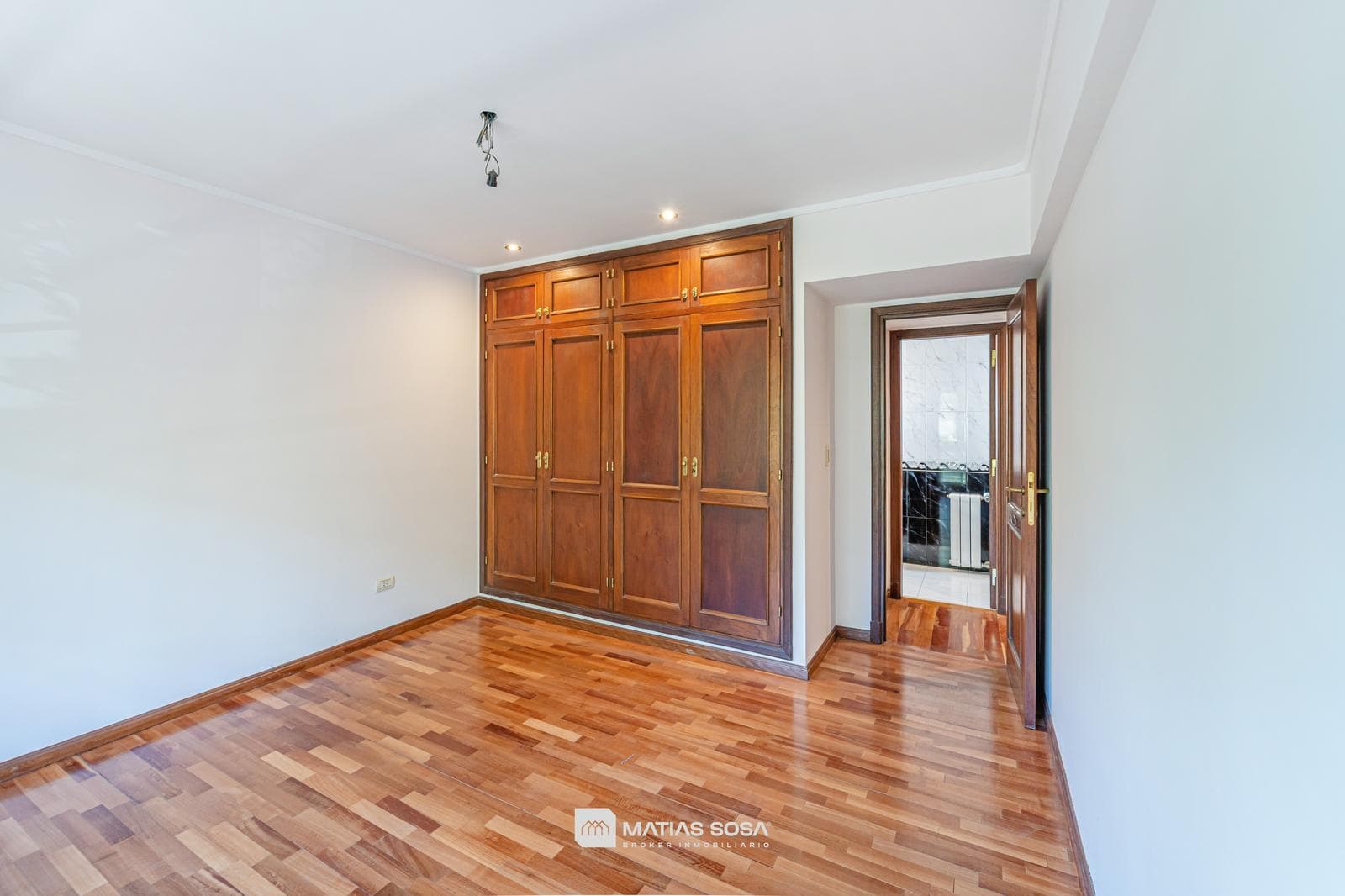 For Sale - Apartment - 3 Rooms – In Impeccable Condition - Plaza Rocha - Financing Available