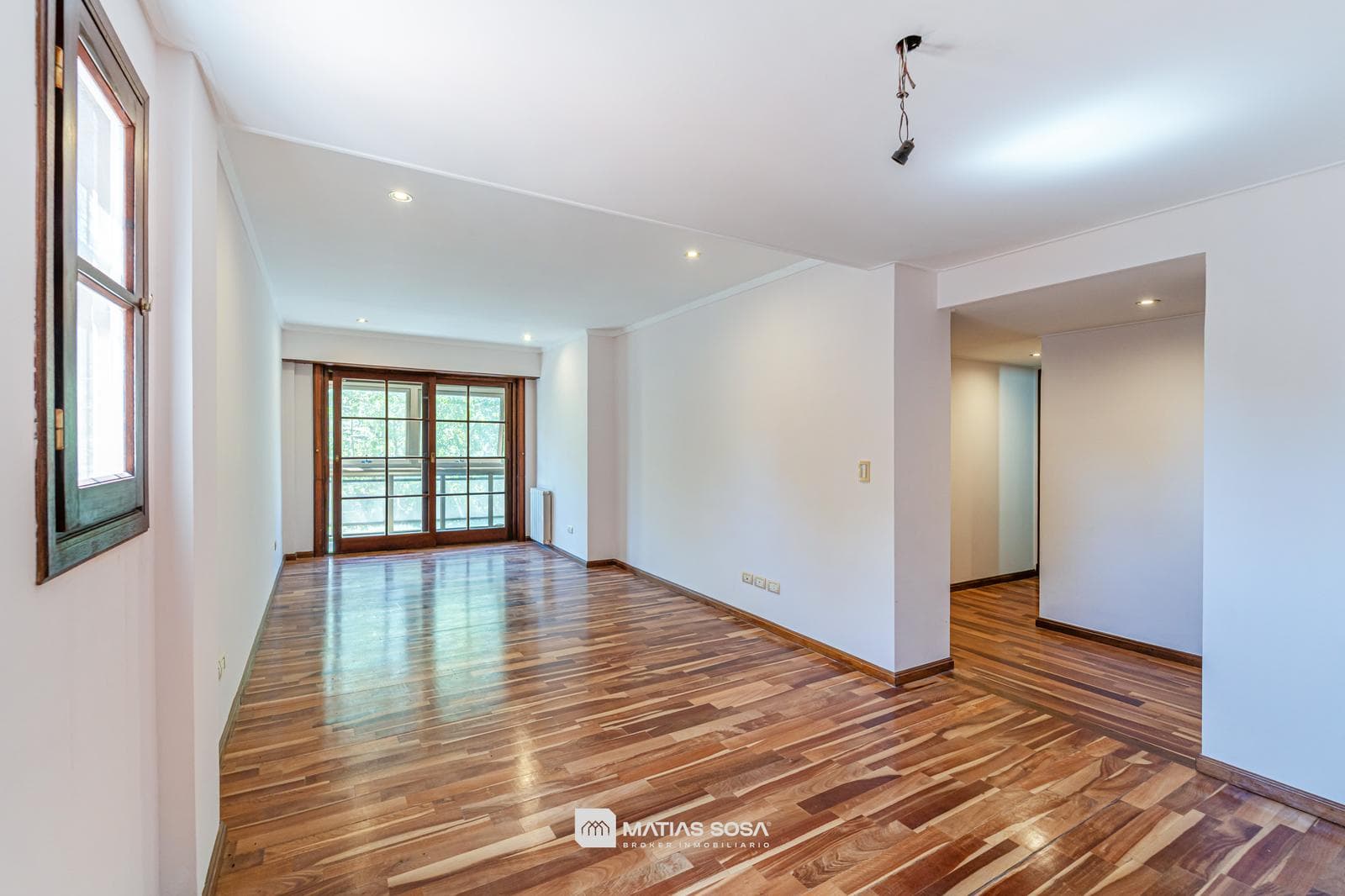 For Sale - Apartment - 3 Rooms – In Impeccable Condition - Plaza Rocha - Financing Available