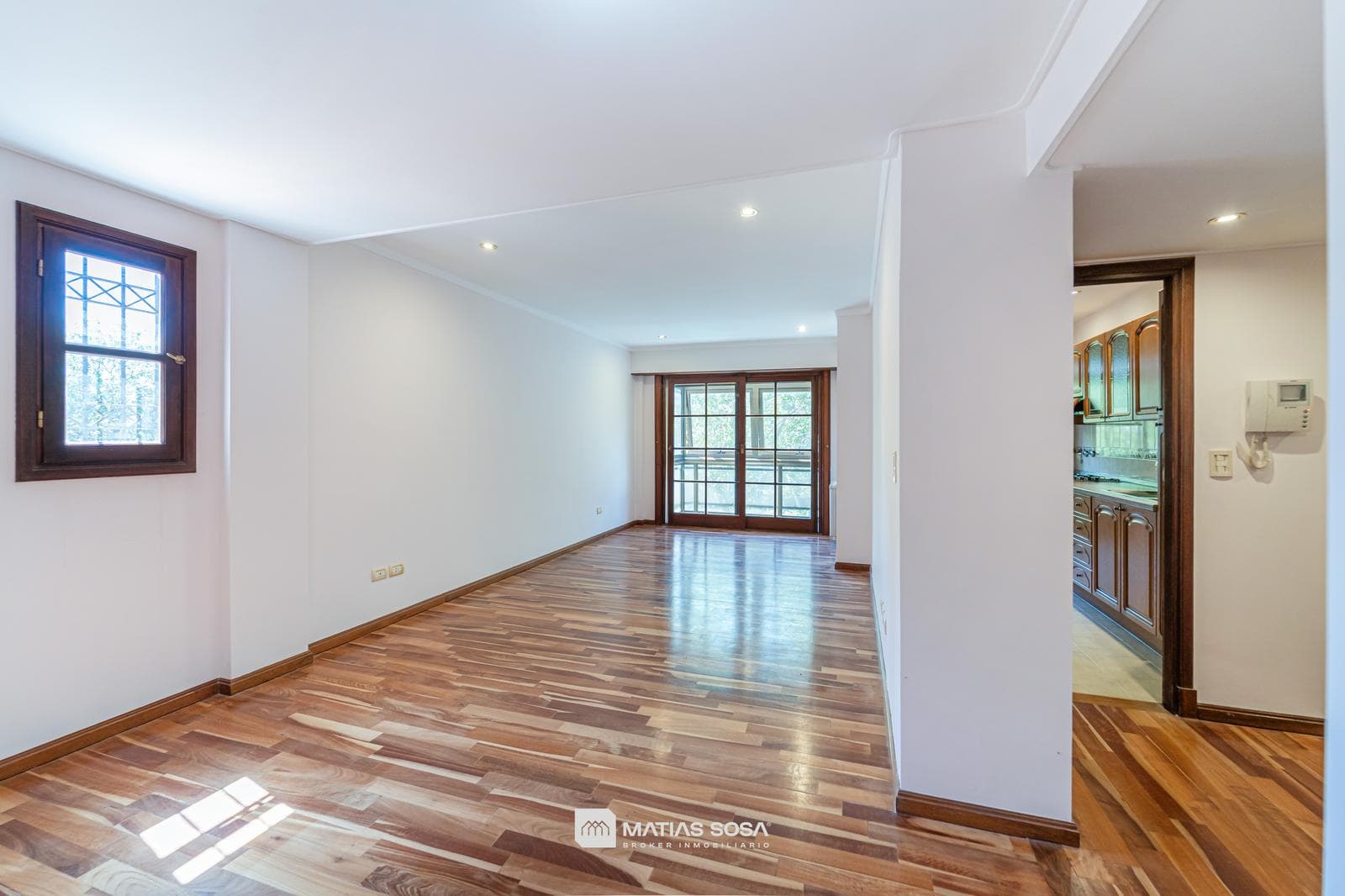 For Sale - Apartment - 3 Rooms – In Impeccable Condition - Plaza Rocha - Financing Available