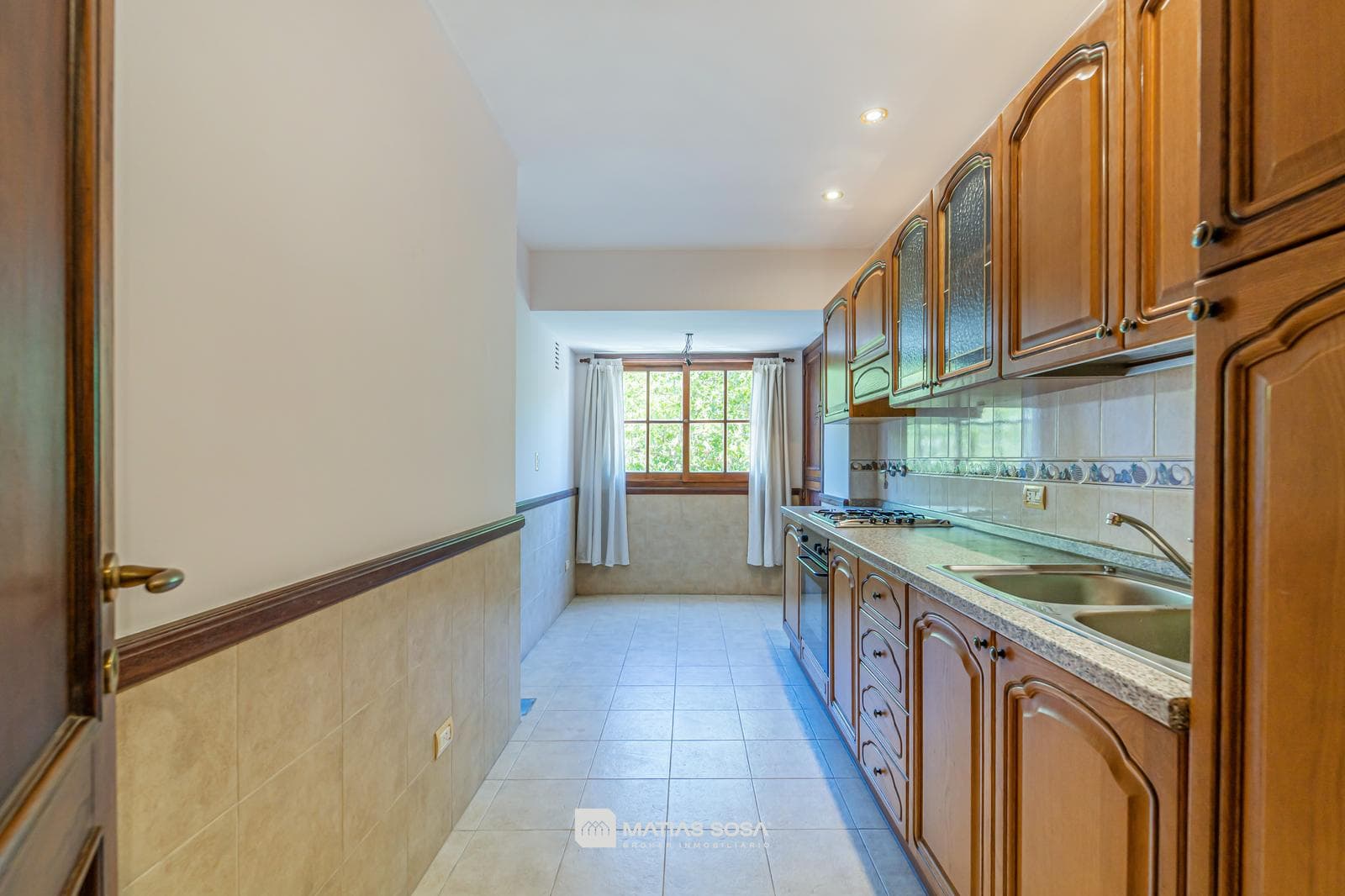 For Sale - Apartment - 3 Rooms – In Impeccable Condition - Plaza Rocha - Financing Available