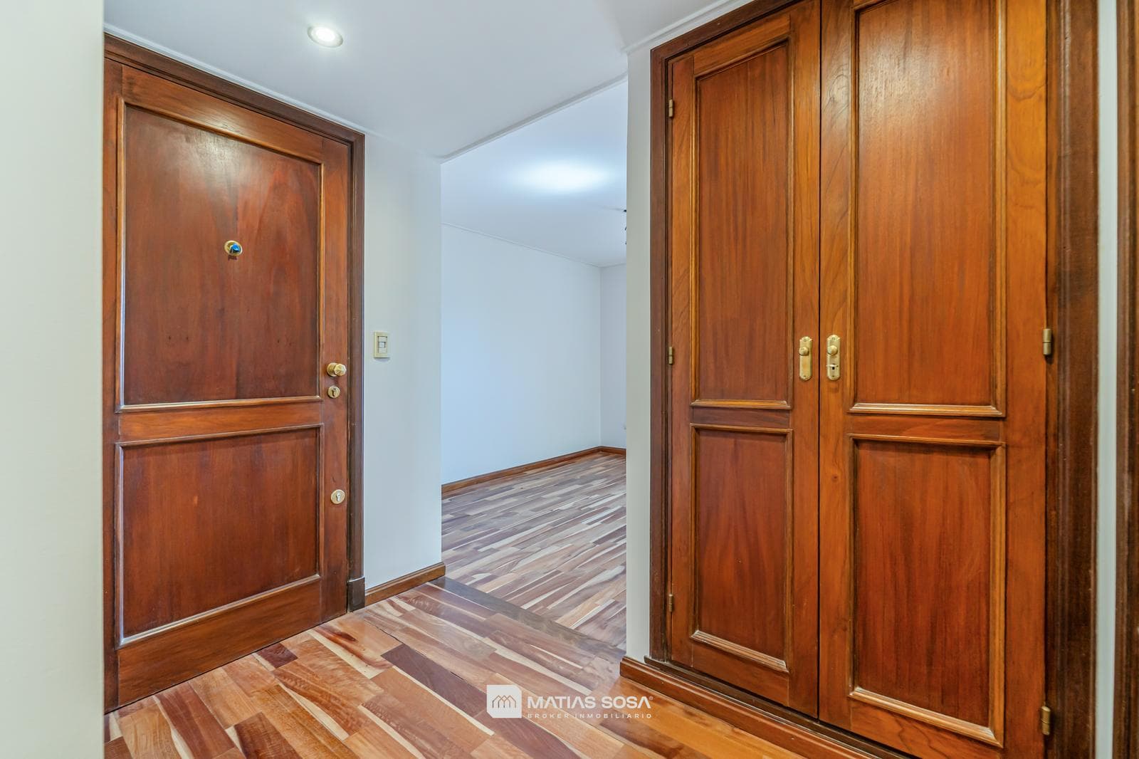 For Sale - Apartment - 3 Rooms – In Impeccable Condition - Plaza Rocha - Financing Available
