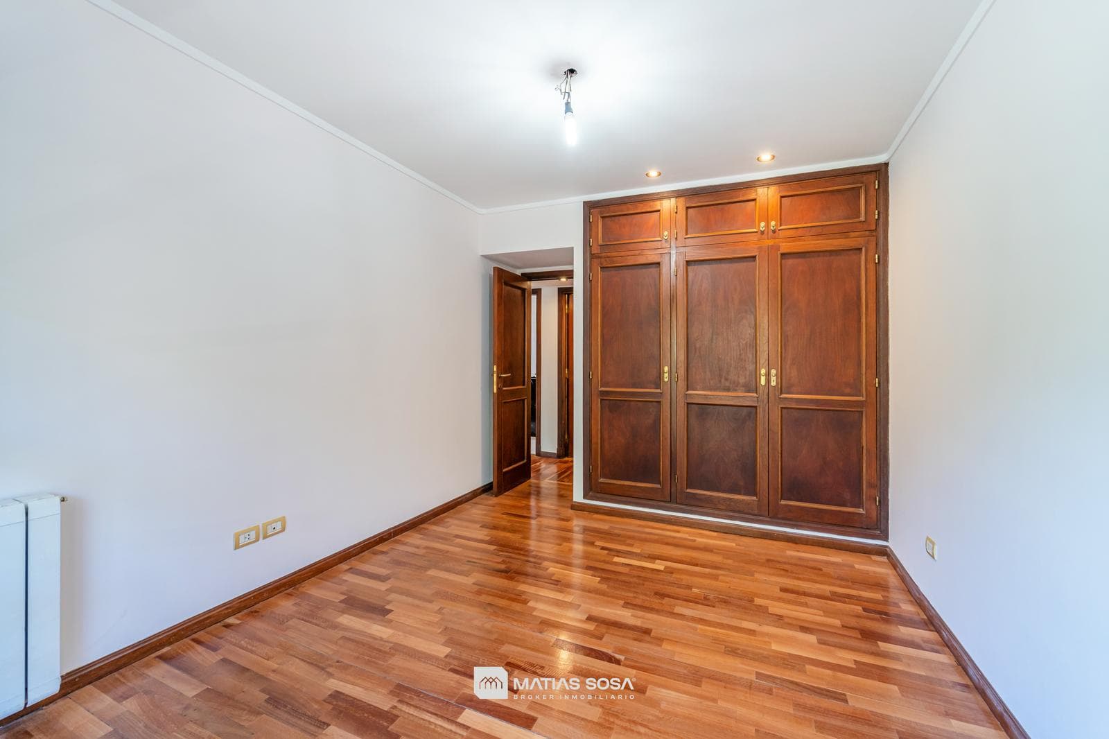 For Sale - Apartment - 3 Rooms – In Impeccable Condition - Plaza Rocha - Financing Available